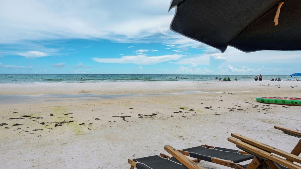 Seagrove 2BR Near Lake & Beach + Free Tickets: Bikes, Dolphin Cruise & More!