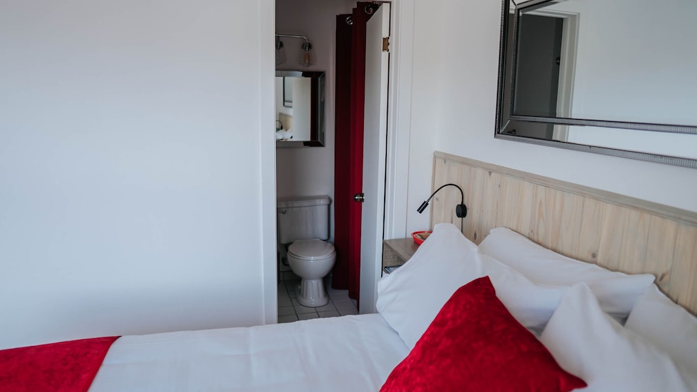 Auberge Lac du Pin Rouge view 5