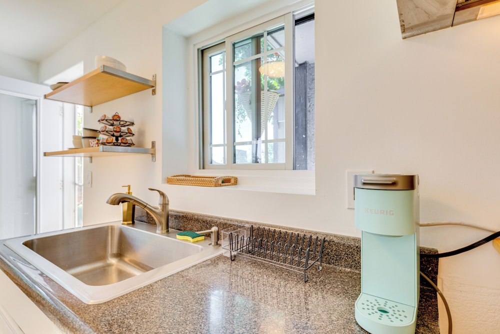 5 Mi to Dtwn Los Angeles: Apt w/ Outdoor Space!