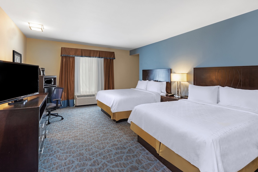 Holiday Inn Express & Suites Floresville by IHG