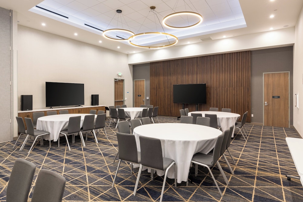 Holiday Inn Suites Monterey Park Los Angeles, an IHG Hotel - Property Image 39