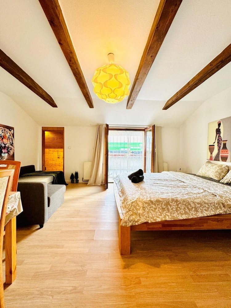 Cozy 7BR Villa Near Blumengarten