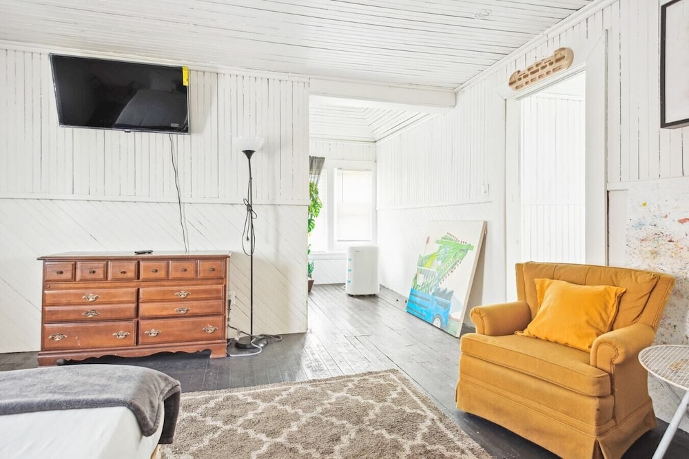 Spacious 4BR Getaway: Perfect for Family & Friends