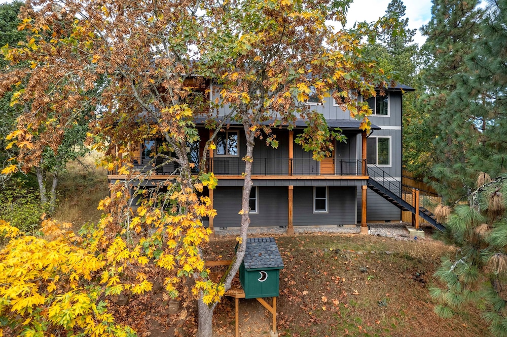 Evergreen Retreat Ab 30 Night Minimum 4 Bedroom Home