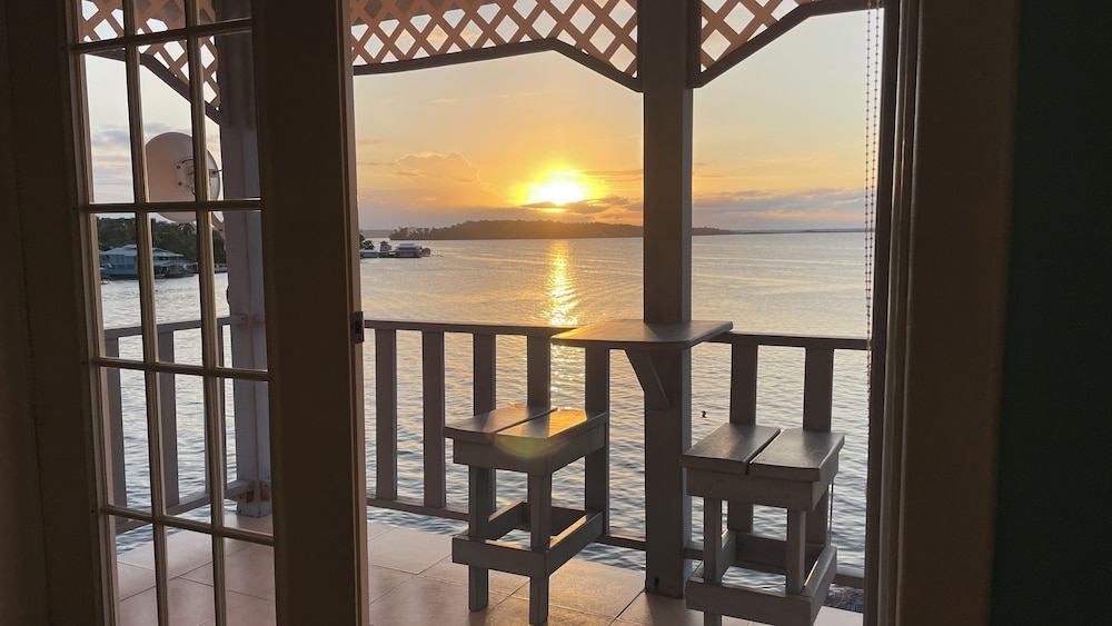 Hotel Bocas Town - Image 1