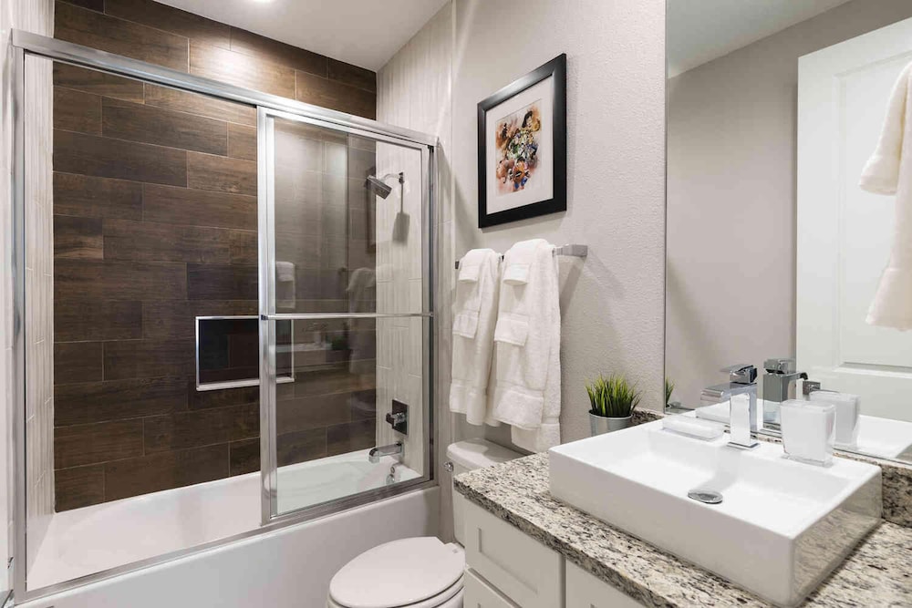 Your Dream Getaway Brand New Family Villa Just 5 Mins From Disney w Free Resort Access view 4