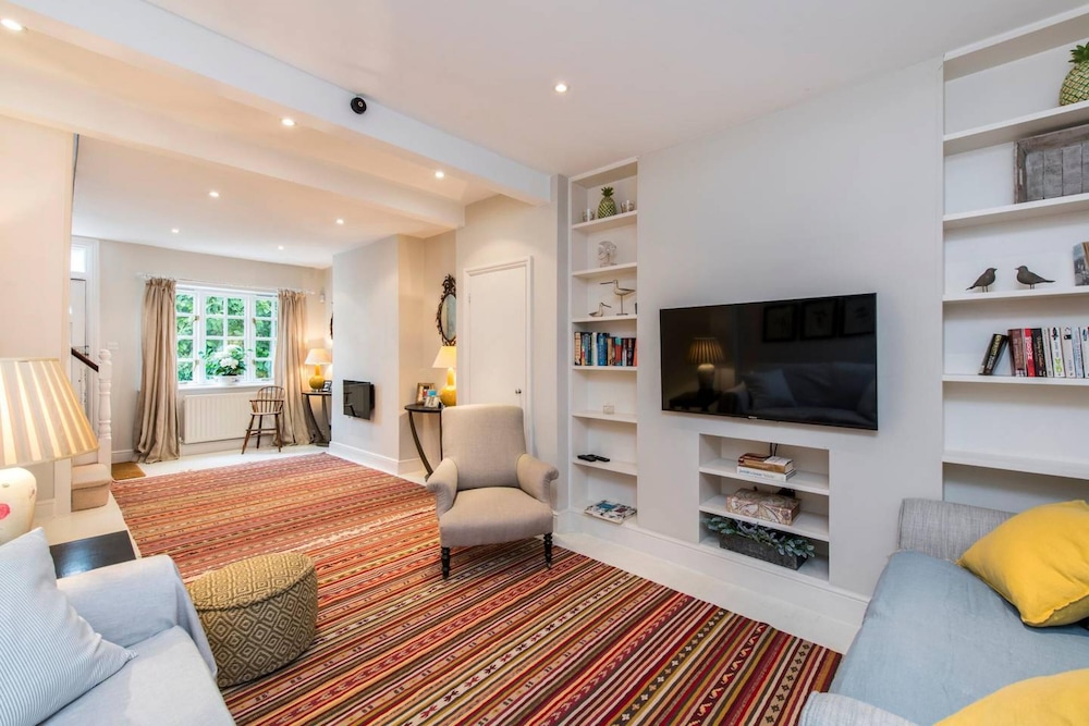 Delightful 2-bed Home Fulham