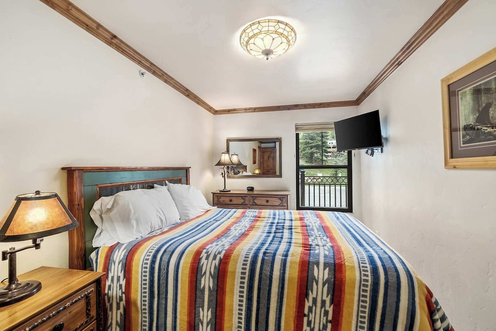 Landmark Vail - Charming Condo for 8 with Resort-style Amenities