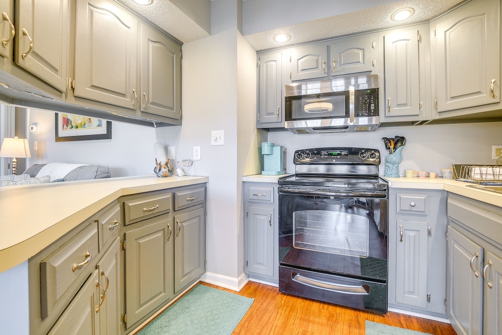 Little River Condo w/ Pool Access - Near Beaches! view 5