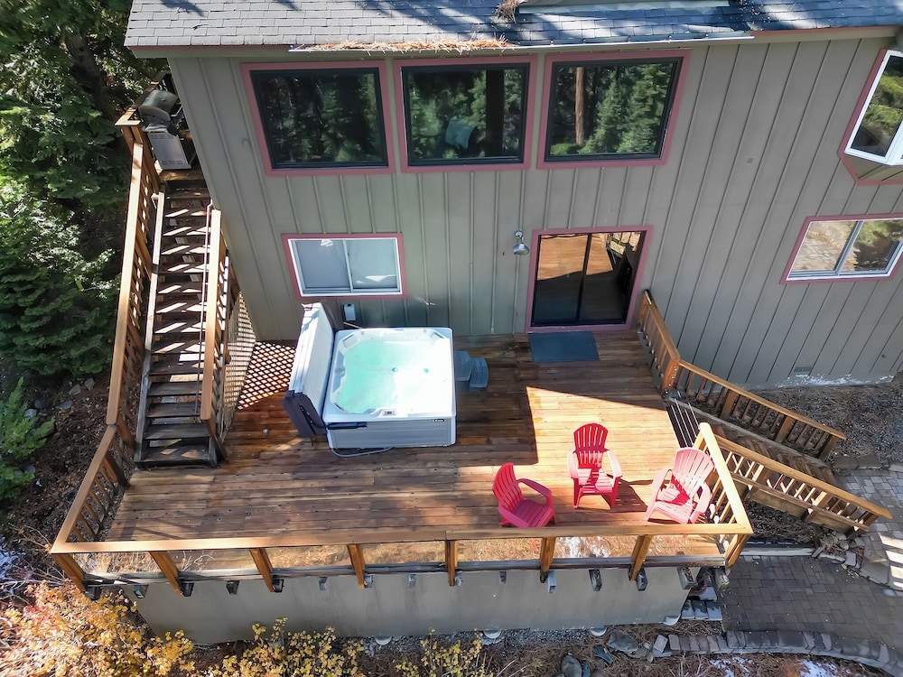 Tahoe Mountain Retreat Sleeps 12!