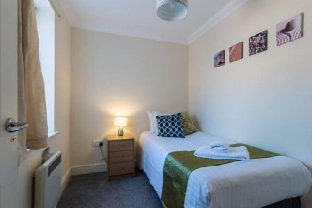 Godwin Court Apartments view 3