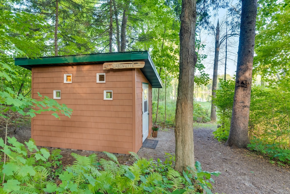 On-site Trails: Rock River Retreat in Jefferson! view 2