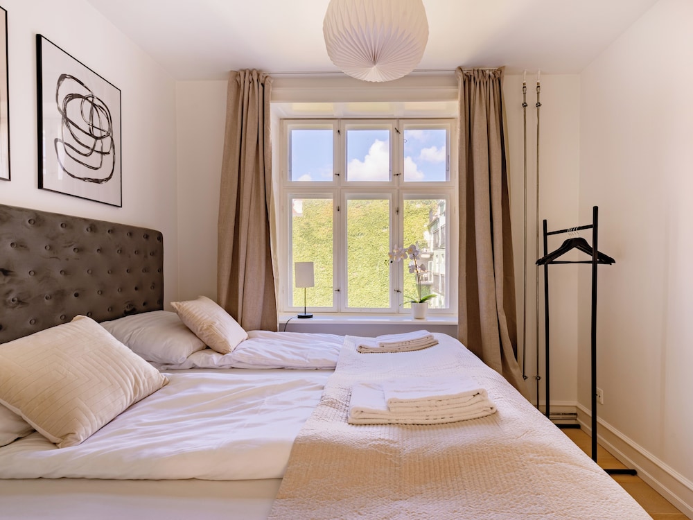 Sanders Shield 2 - 3 Bedroom Apartment With Balcony