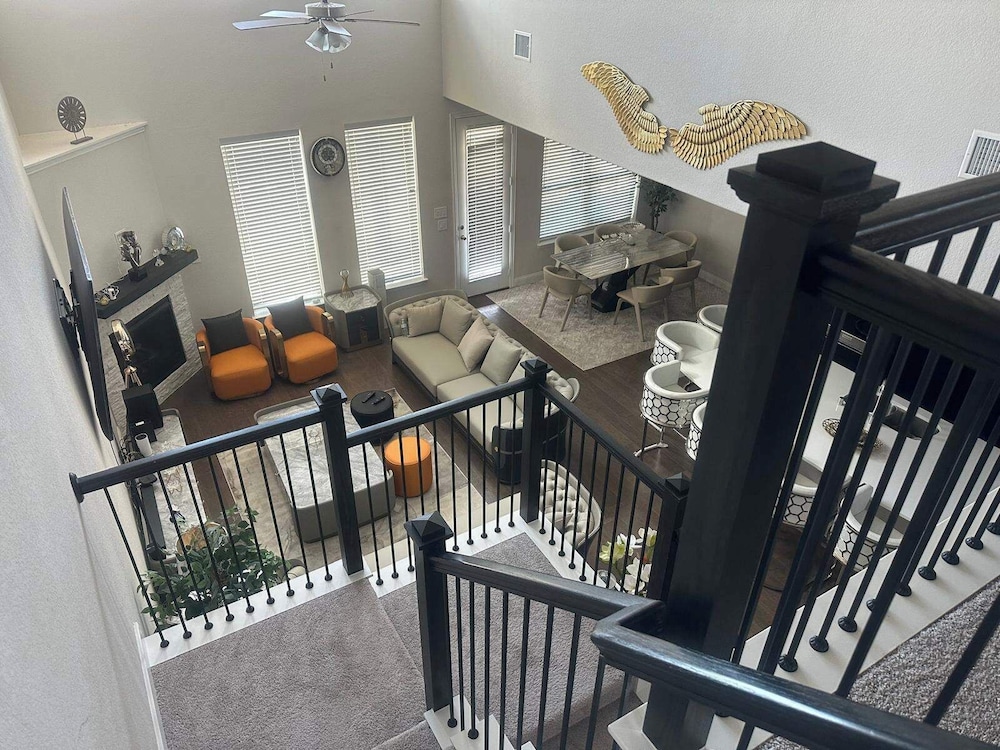 Spacious 2Br w/ Fireplace - Sleeps 4 - Bbq - Lake