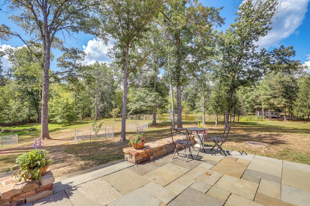 Deck, Sauna & Fire Pits: Upscale Belle Mead Cabin