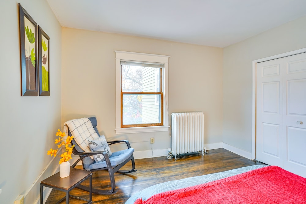 Cozy Minneapolis Apartment, 1 Mi to Downtown!