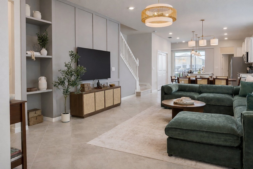 Luxury 5BR Home w/ Pool, Cinema & Game Room