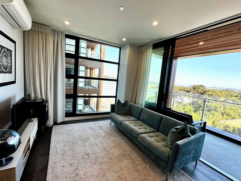 1BR with Balcony Close to Ferry by Zodiak Stays