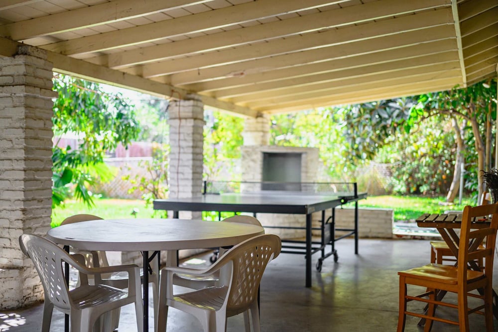 Comfortable Pasadena Retreat With Good Location