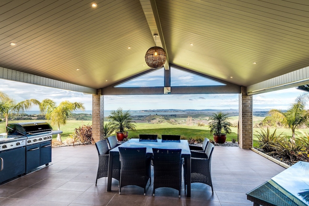 Hotel Napier Bed & Breakfast Tequila Sunrise - Image 1