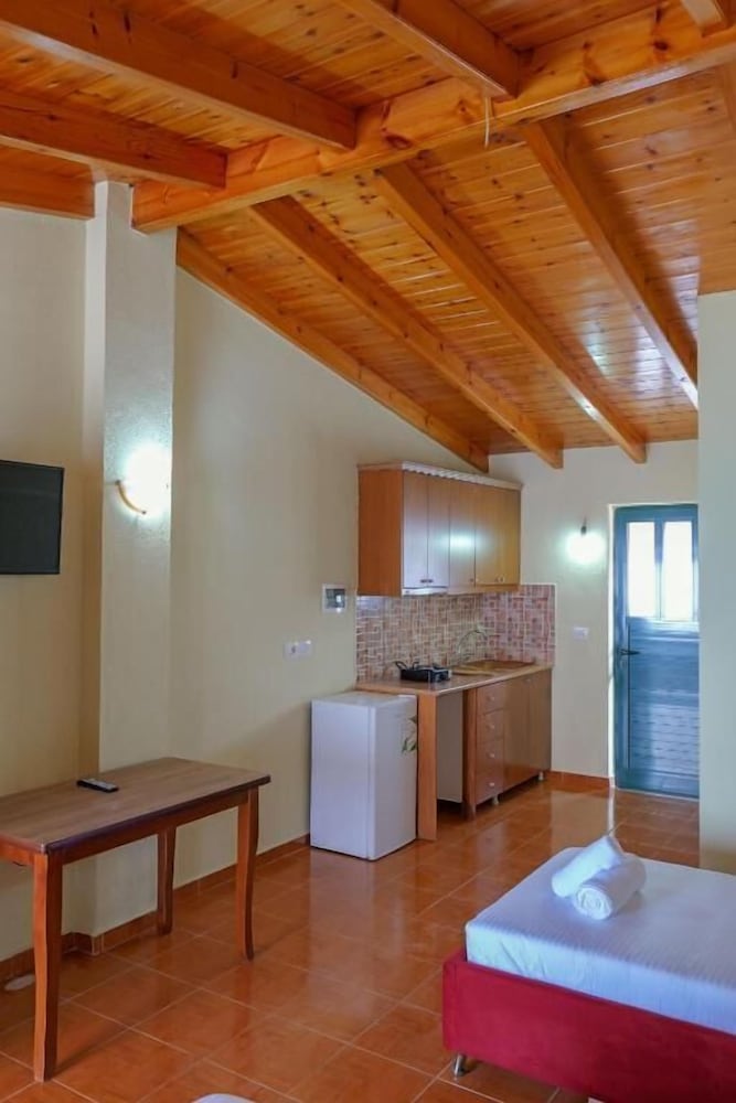 Vila Xhovani