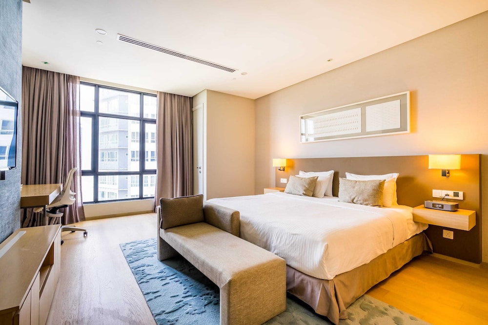 188 Luxury Suites by Plush