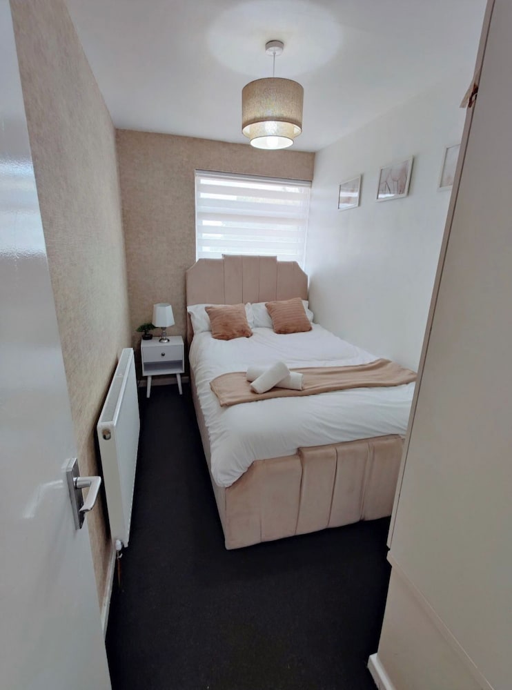 The Croft House Near Birmingham Airport and Nec