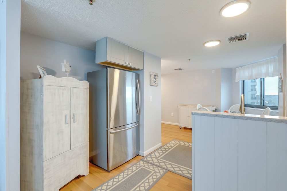 Steps to Sand: Condo w/ Pools in Myrtle Beach