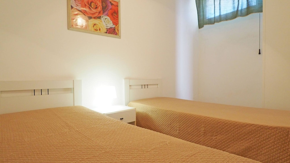 Apartment Torre Suda 1 - 7 Beds Just a few Meters From the sea