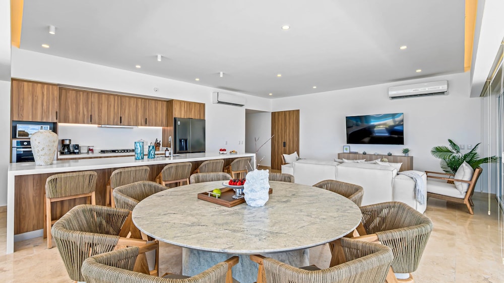 Beachfront Private Pool Theatre Room Views