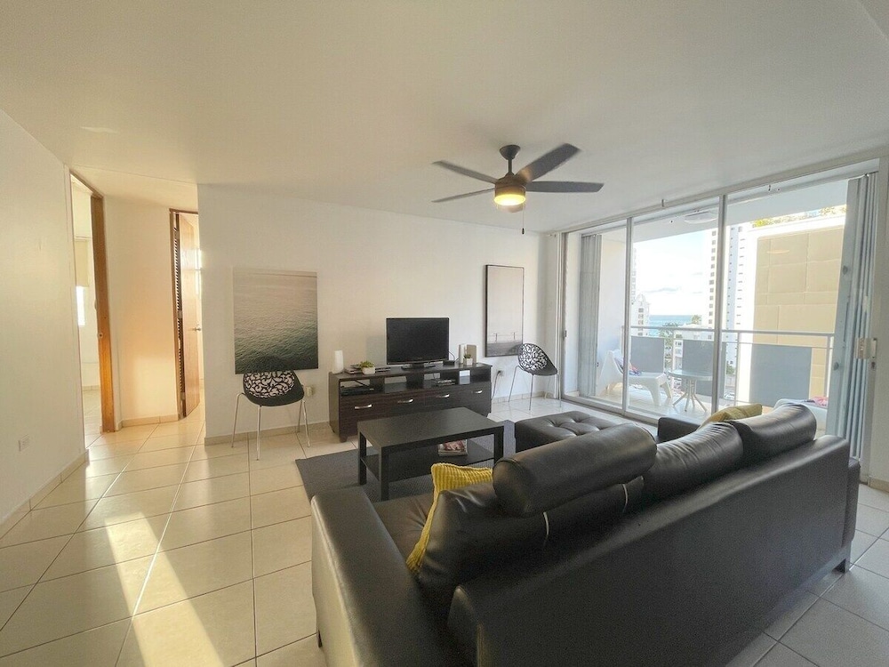 3bd Ocean View At Condado Beach + Parking 3 Bedroom Apts by Redawning view 4