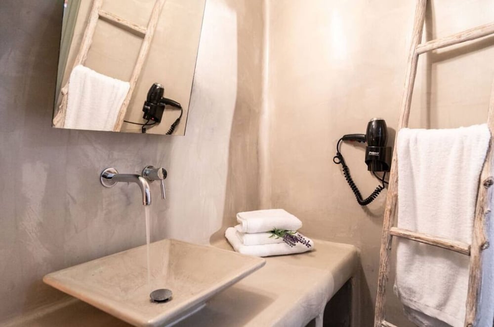 Astrea Suites Feggaropetra Cave House