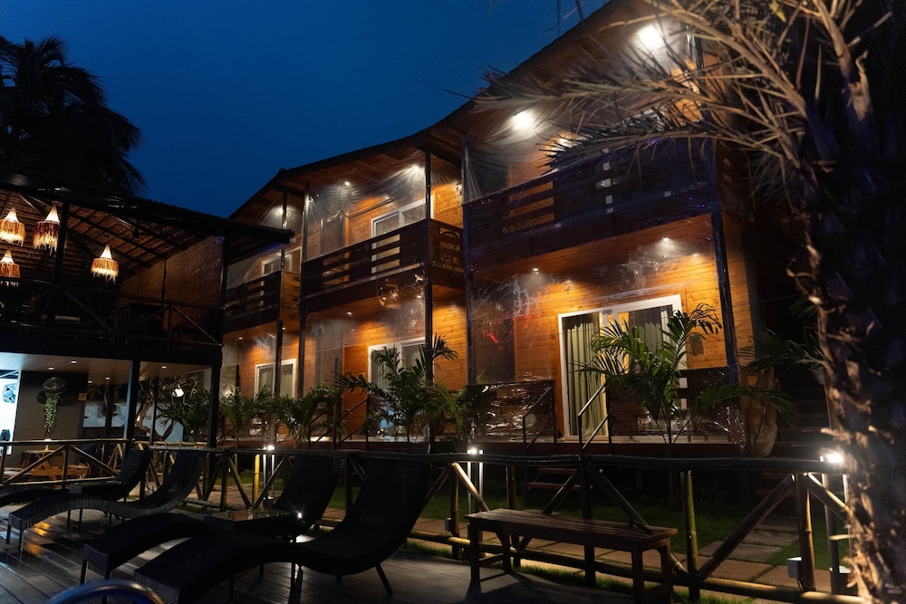 Tranquillo By The Beach - Luxury Wooden