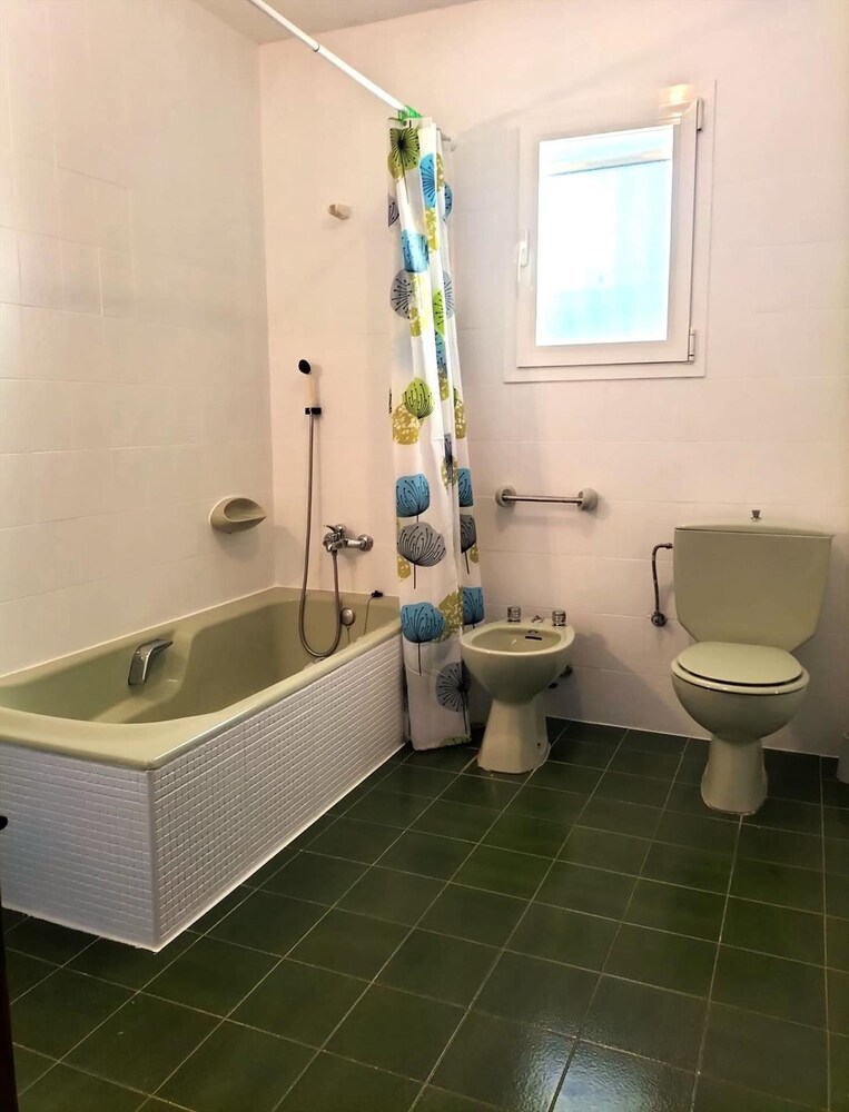 Maria 10 in J vea With 5 Bedrooms and 3 Bathrooms