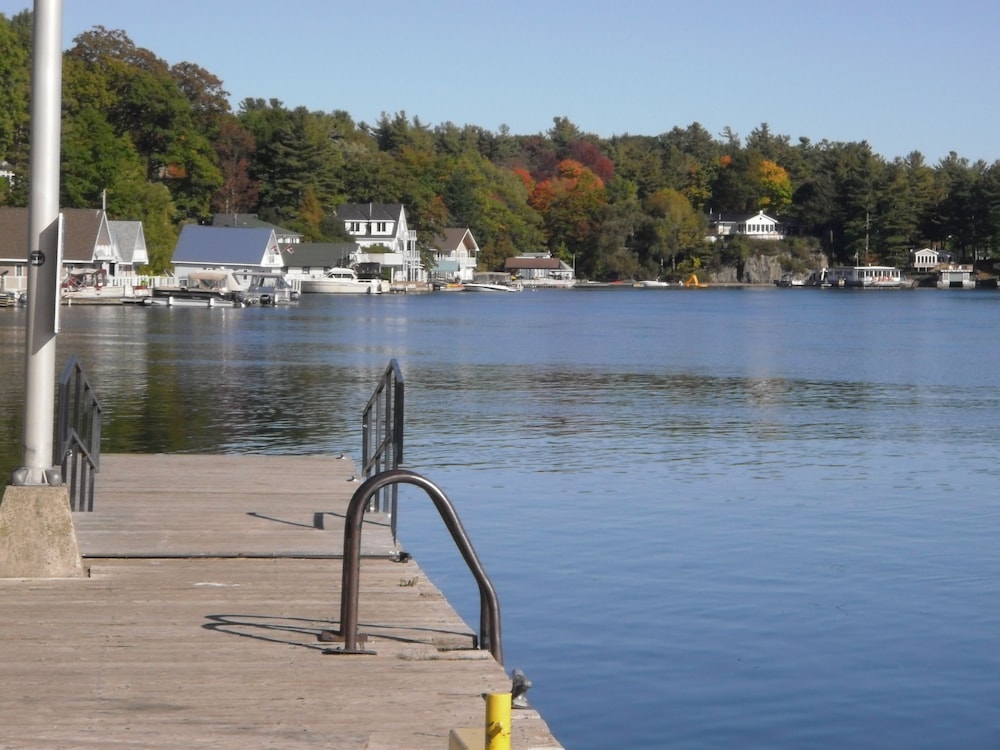 Capricorn Motel Royale Thousand Islands