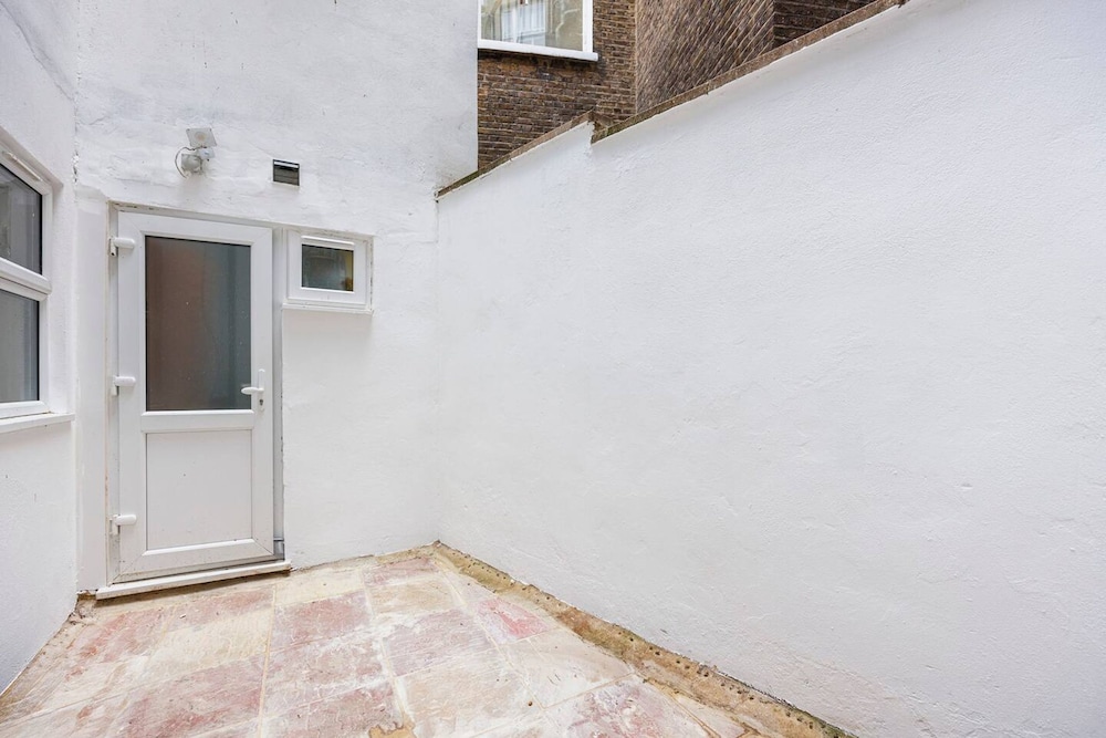 3 Bed 3 Bathroom Flat in Kensington A