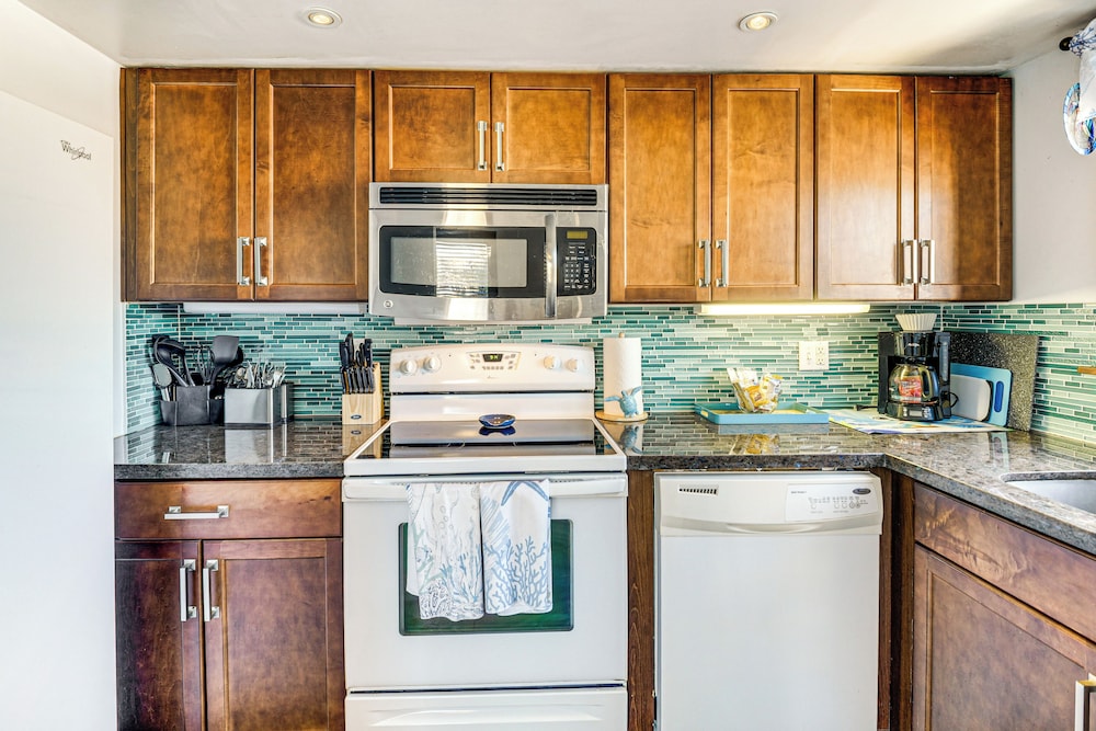 Swim & Relax: Daytona Beach Condo w/ Ocean Access!