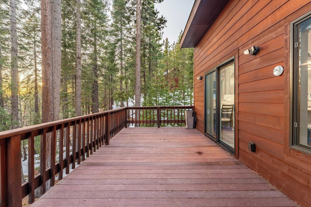 Views + Mins to Skiing, Lake, & Incline Village Incline Serenity by Avantstay