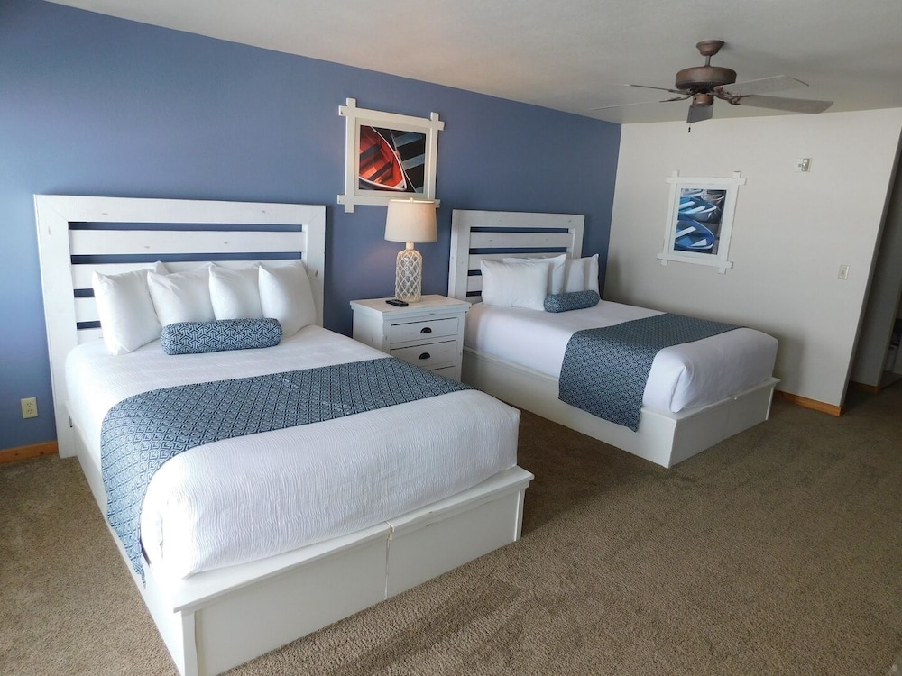 Quarterdeck Resort & Restaurant