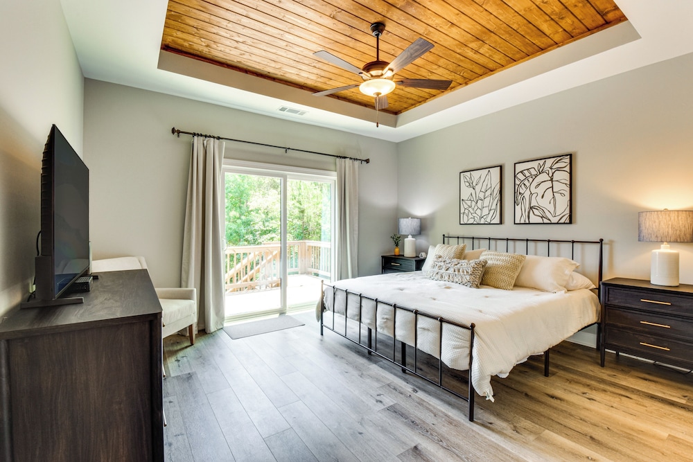 Boat Dock + Lake Hartwell Access: Family Getaway!