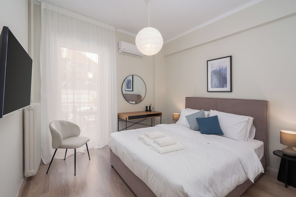 Classic Apartment in Piraeus, walk to Zeas Marina