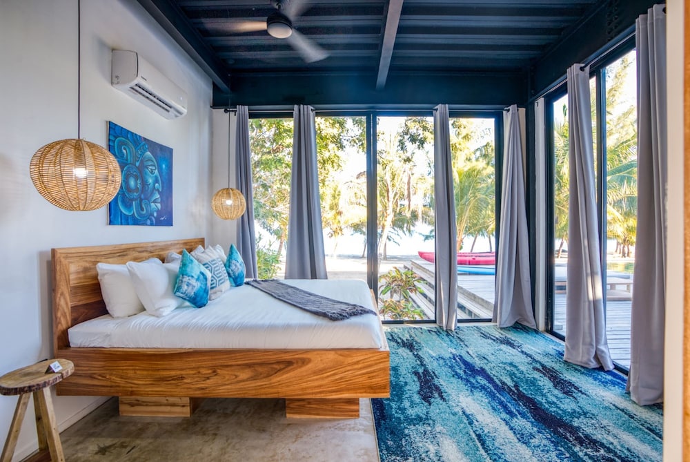 Balam Beach Villa - Modern 4bed Oceanfront w Pool