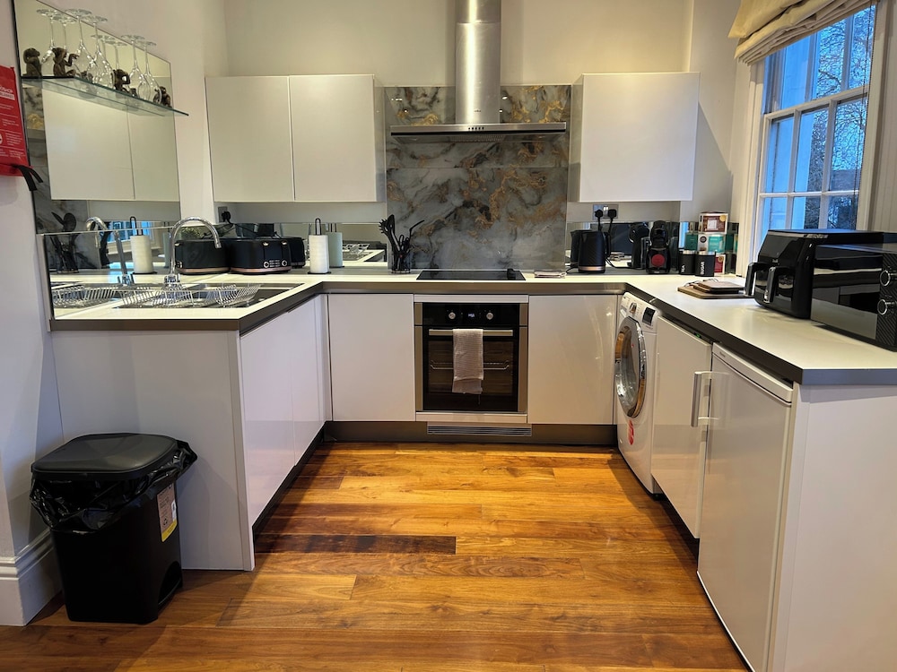 Long Stay Friendly-family-wifi-parking-sleeps 6
