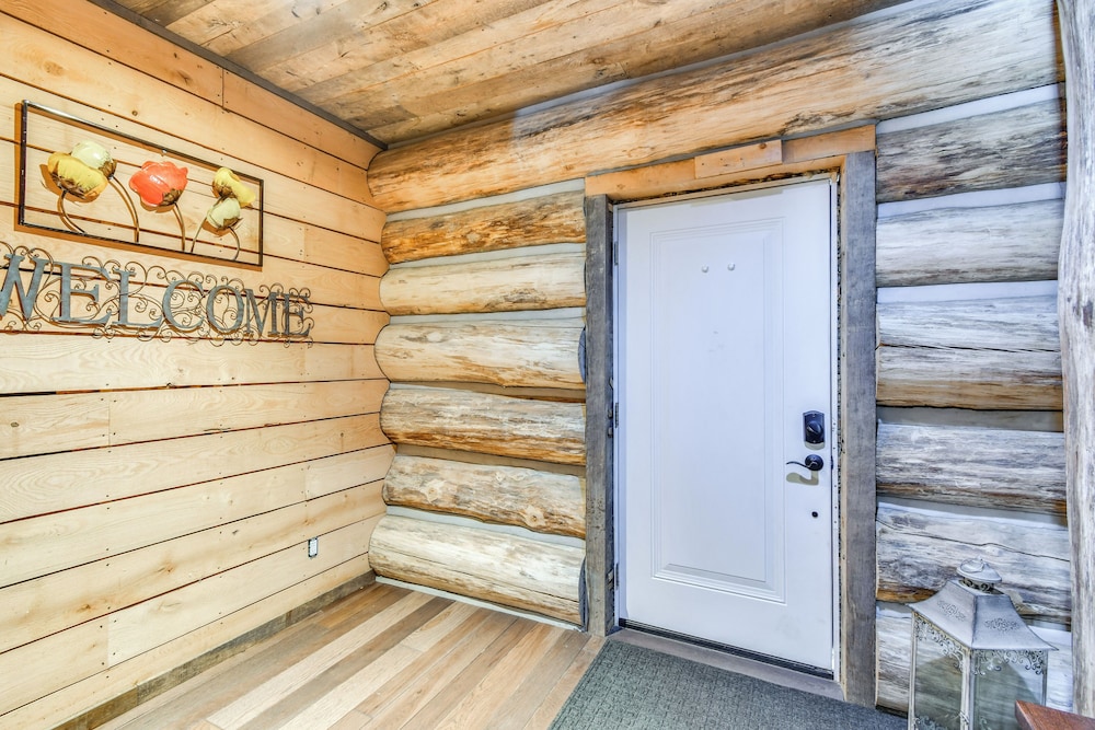 Perfect for Families: Custom-built Harrison Cabin!