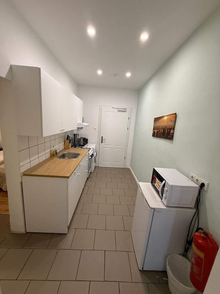 Comfy 2BR Apt Westbahnhof Area