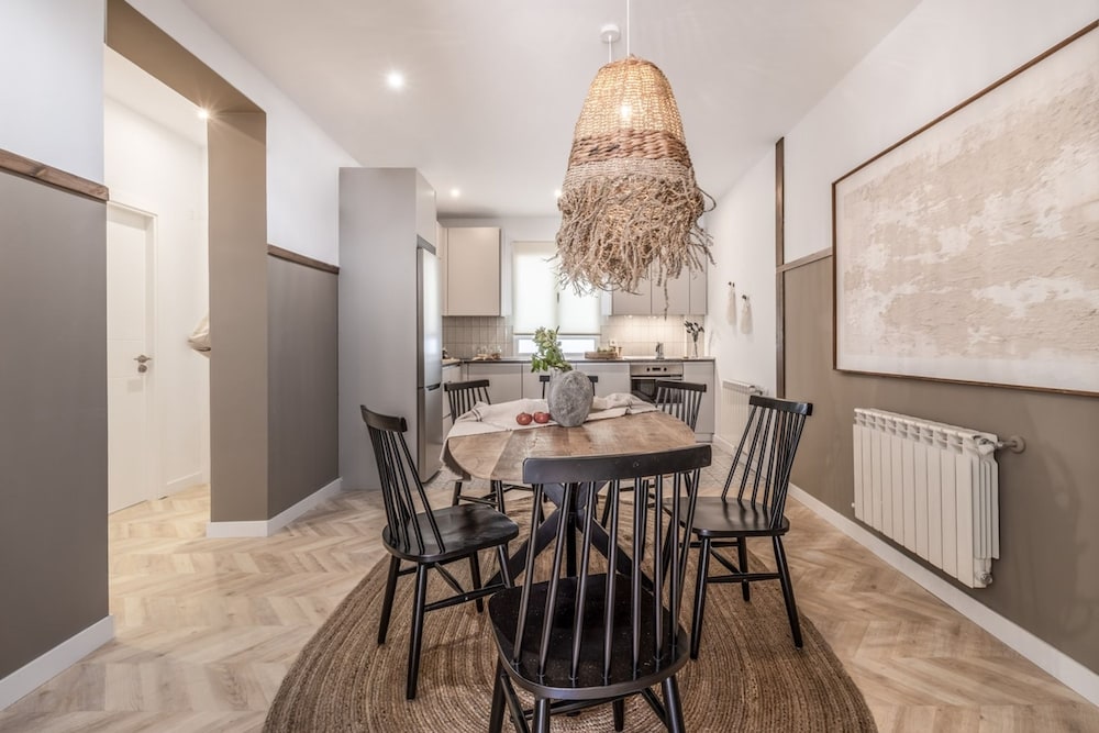 Eriste - 2 Bedrooms in Malasa a