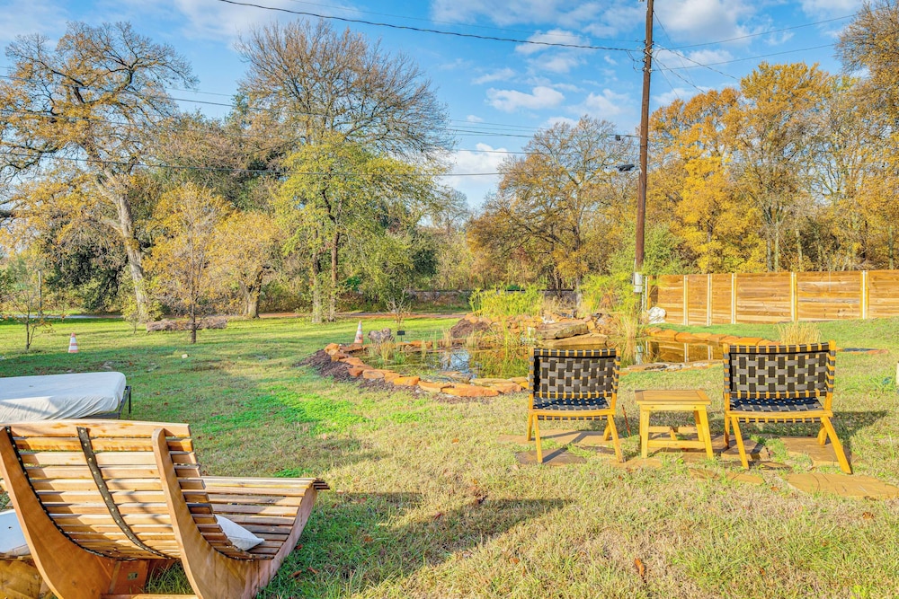 2 Mi to Dtwn: Austin Getaway w/ Natural Pool