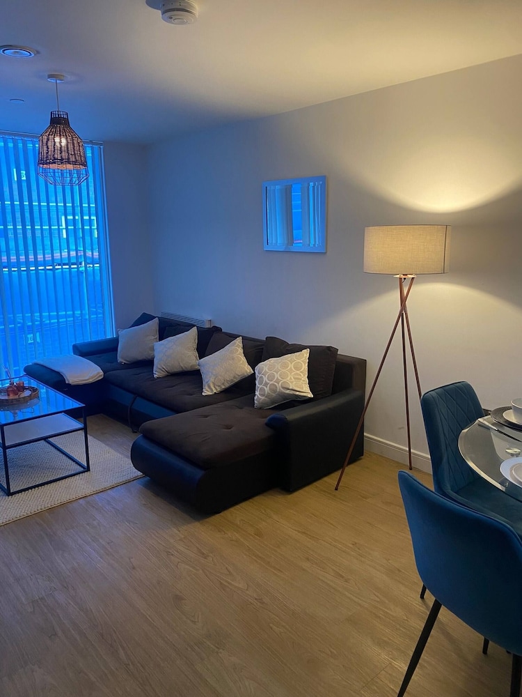 The Dyche - Central Manchester Spacious Apartment - Local Attractions