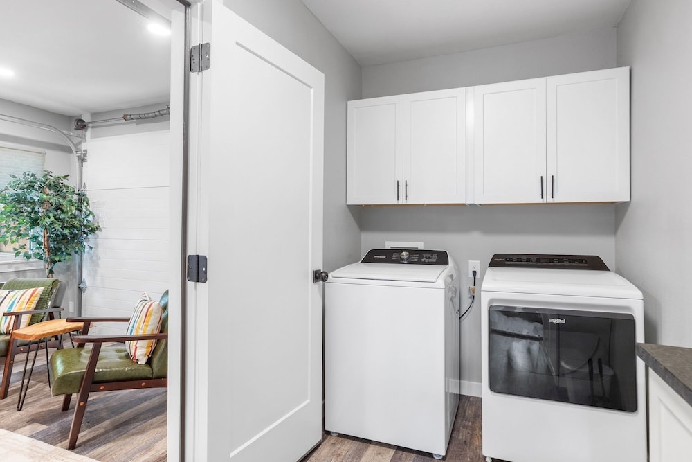 Zander Haus 3 Bedroom Home by RedAwning