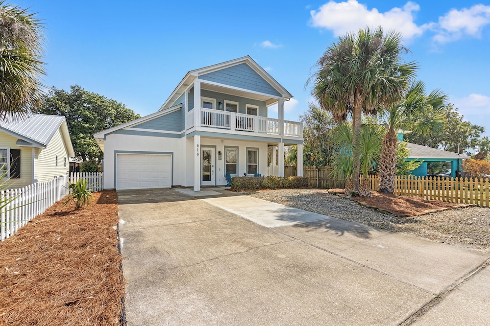 Beach House Spacious 4BR Retreat With Gulf Views & Observation Deck!